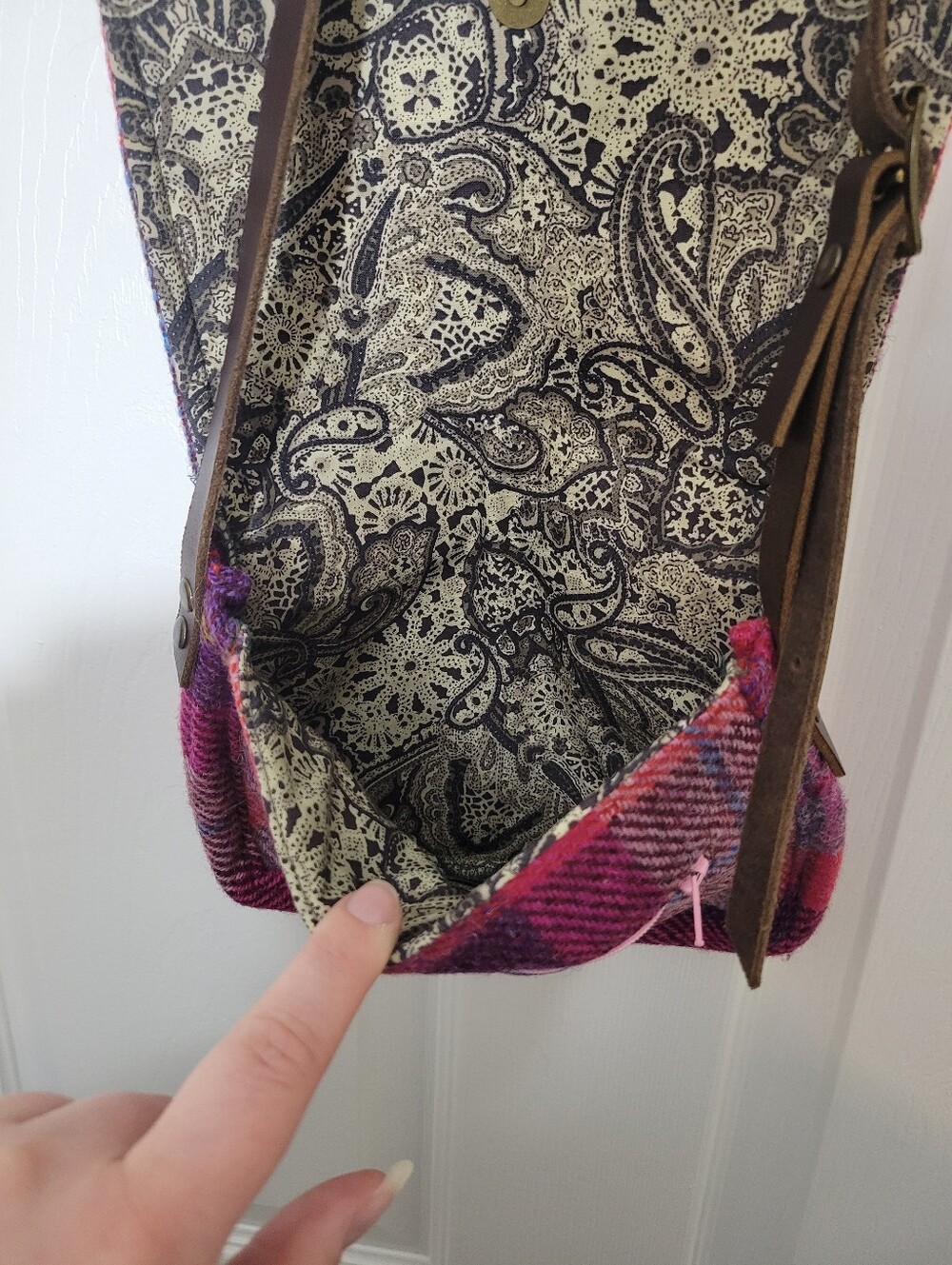 Harris Tweed Hand Woven in Scotland Wool Pink Plaid Crossbody Bag - Picture 8 of 14